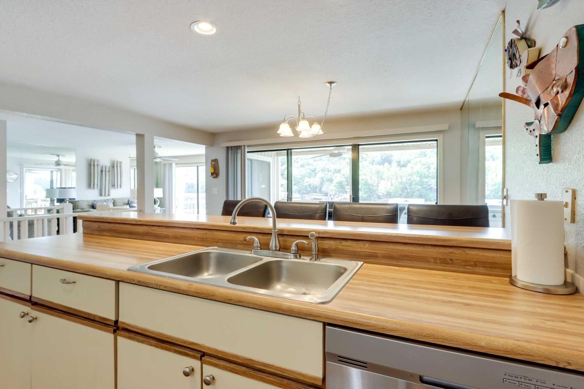 Lakefront Osage Beach Condo With Community Pool Esterno foto