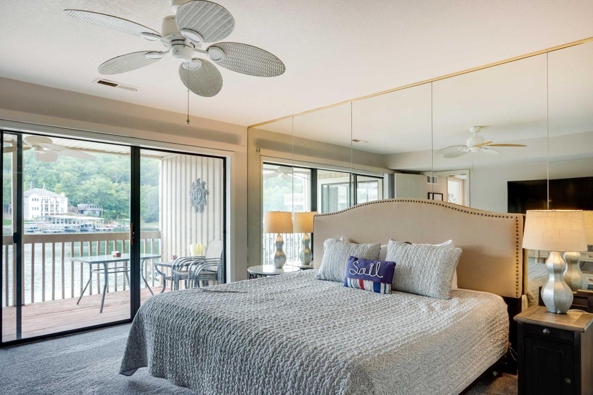 Lakefront Osage Beach Condo With Community Pool Esterno foto