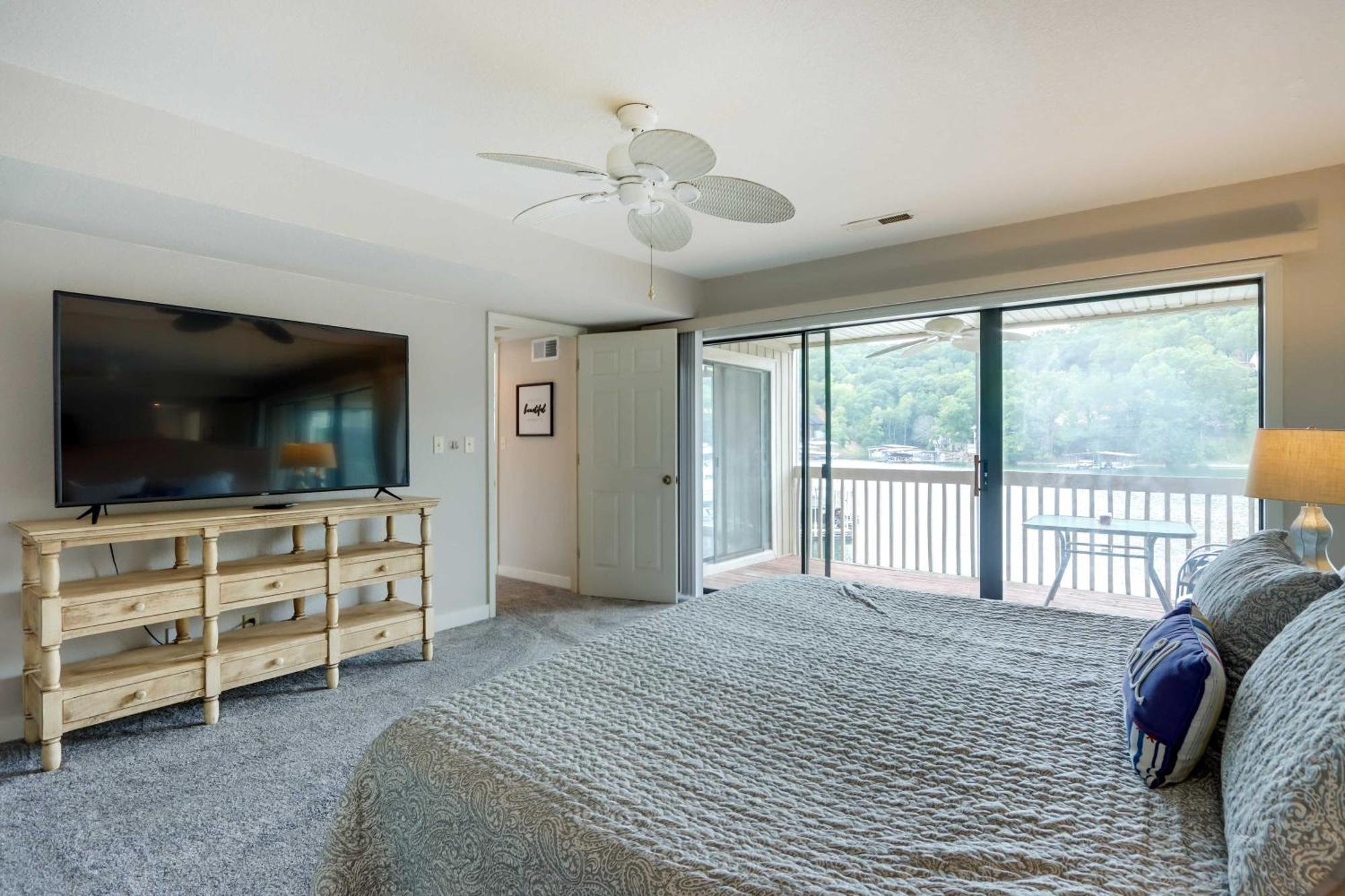 Lakefront Osage Beach Condo With Community Pool Esterno foto